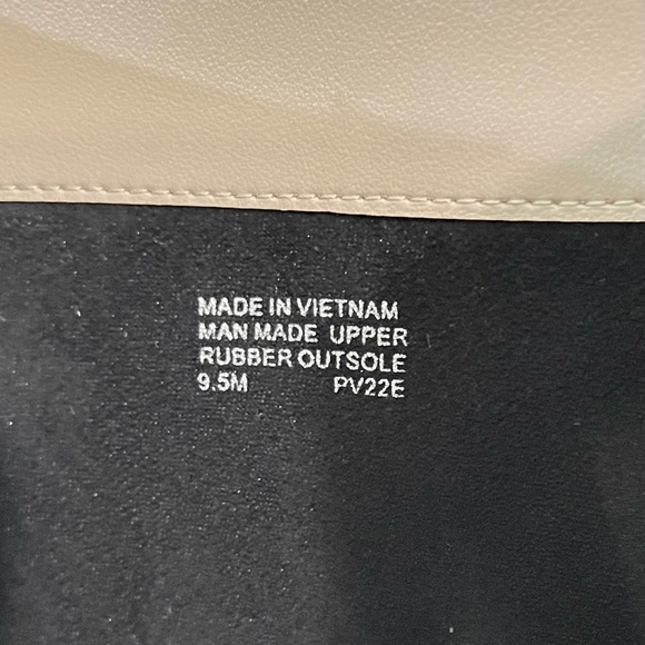 NEW Michael Kors Kadence Kitten Bootie EMB Faux Leather Color Sand Size 9.5M Box - Picture 15 of 16